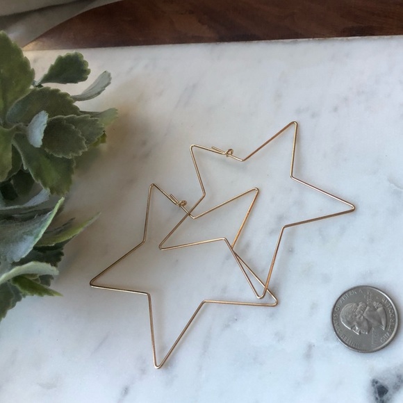 The Arielle - Dainty Statement Star Hoops - Picture 4 of 7